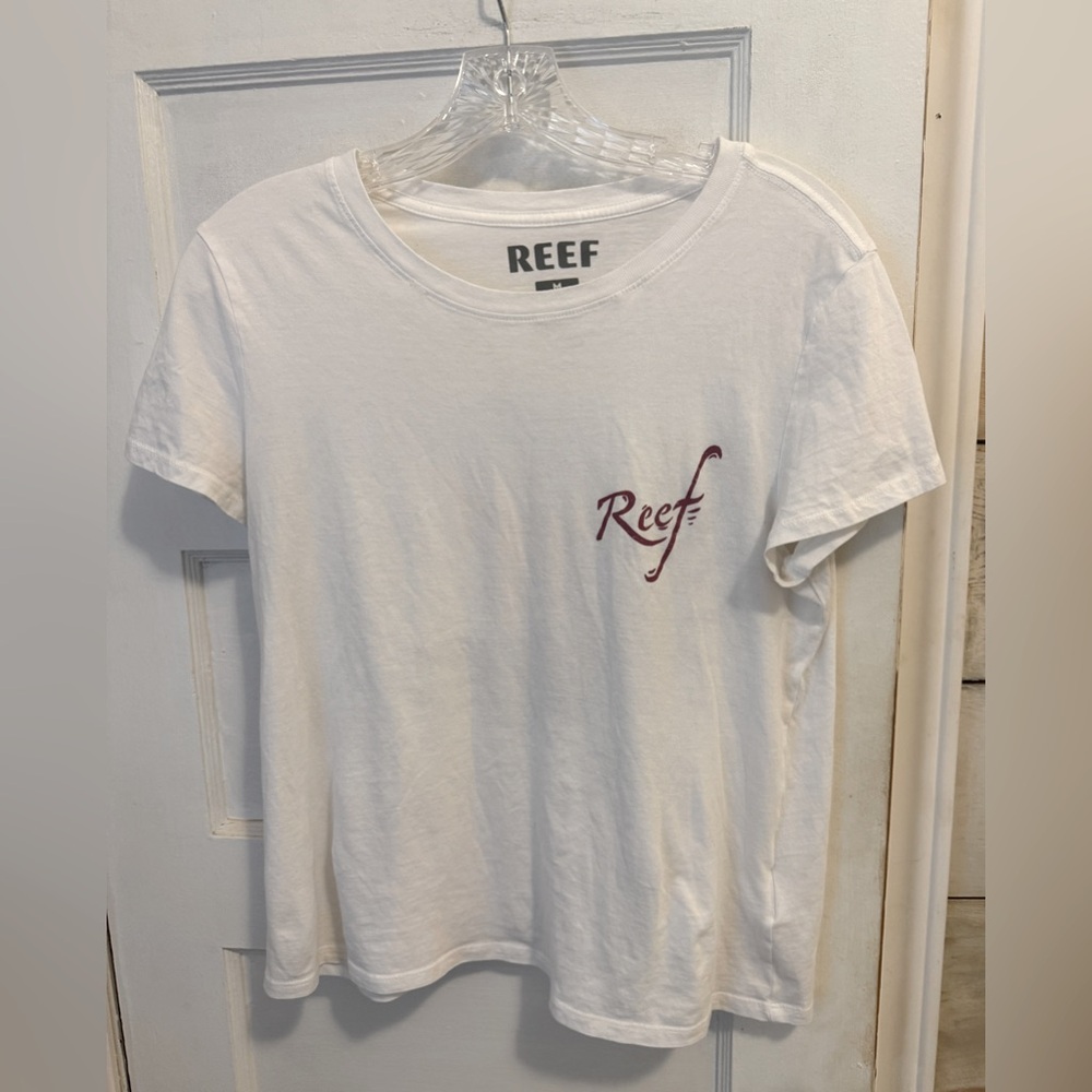 Reef Brand Classic Relaxed Fit Tee. Size Medium.